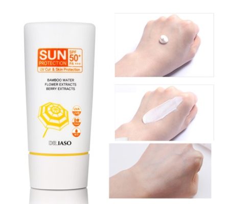 BÔI KEM CHỐNG NẮNG CÓ CẦN DƯỠNG ẨM