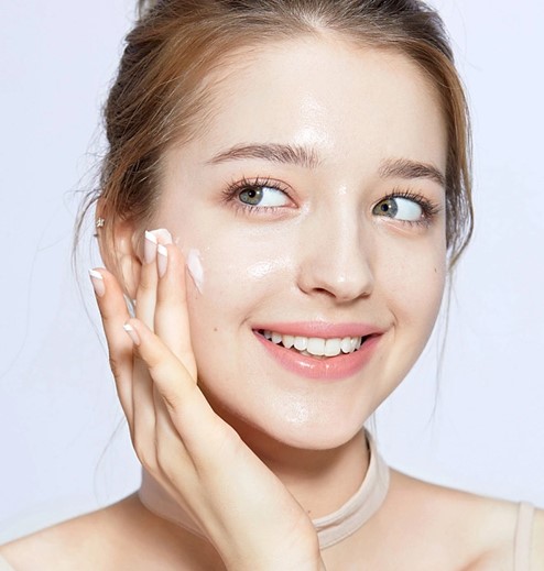 DA DẦU NHẠY CẢM CÓ CẦN DƯỠNG ẨM HAY KHÔNG 