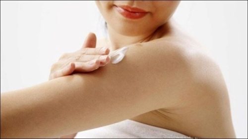 7 CÁCH DƯỠNG ẨM BODY TẠI NHÀ BẰNG THIÊN NHIÊN