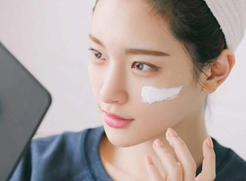 TOP 11 KEM CHỐNG NẮNG KIỀM DẦU NÂNG TÔNG CHO DA MỤN TỐT NHẤT